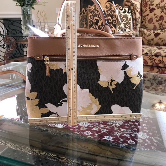 Authentic Michael Kors hailee handbag&wallet set - Picture 8 of 8